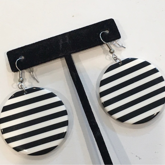Black & White Stripe Circle Earrings - Picture 3 of 3